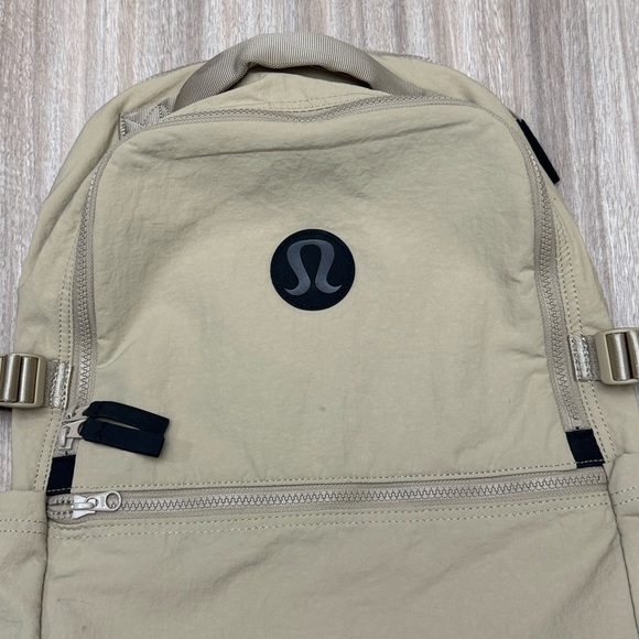 Lululemon New Crew Backpack in Color Trench 22L - Picture 3 of 16